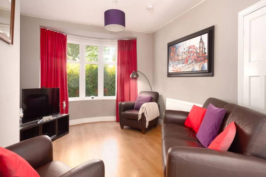 Pass the Keys | Lovely 2 Bed House, with Garden and Free Parking