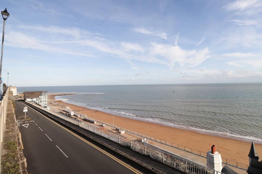 SERENITY, pet friendly, country holiday cottage in Ramsgate, Kent
