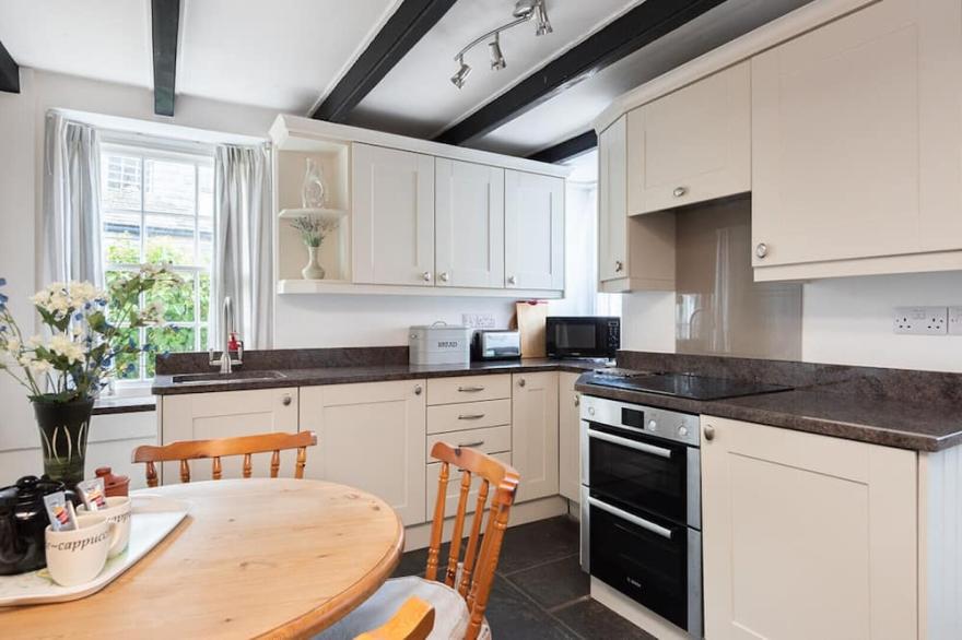 White Pebble Cottage, a welcoming stone cottage in the middle of the fishing village of Port Isaac