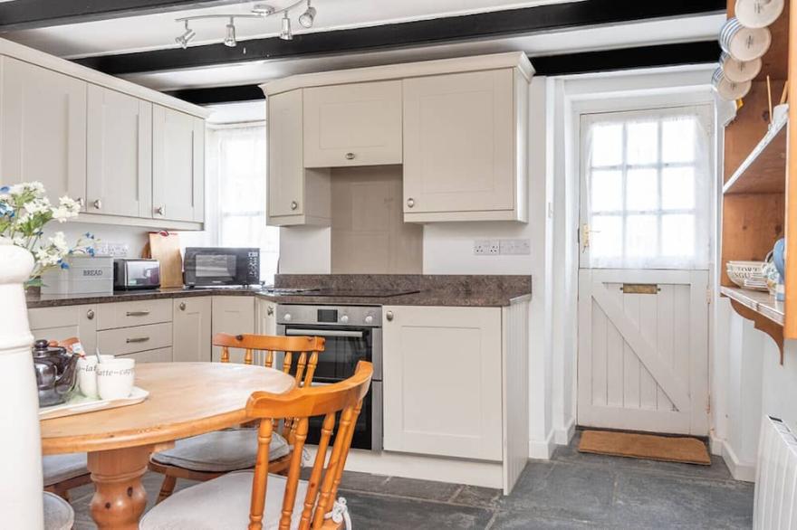 White Pebble Cottage, a welcoming stone cottage in the middle of the fishing village of Port Isaac