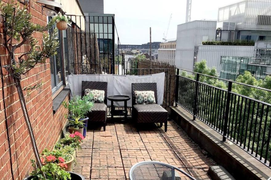 Wow! Penthouse and Terrace in Heart of Tourist London: Trendy Fitzrovia W1. Wifi