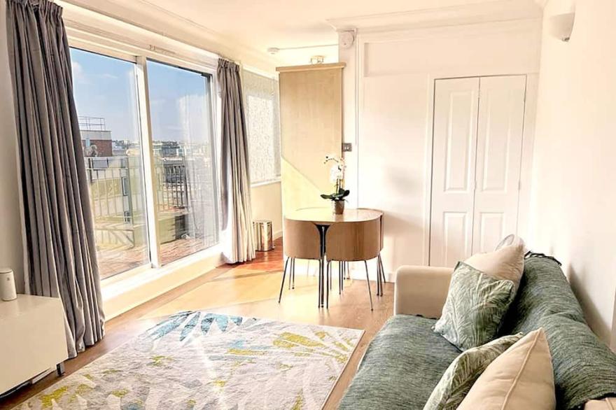 Wow! Penthouse and Terrace in Heart of Tourist London: Trendy Fitzrovia W1. Wifi