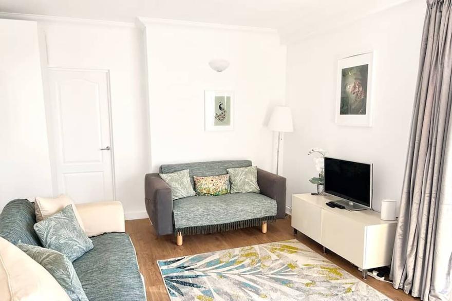 Wow! Penthouse and Terrace in Heart of Tourist London: Trendy Fitzrovia W1. Wifi