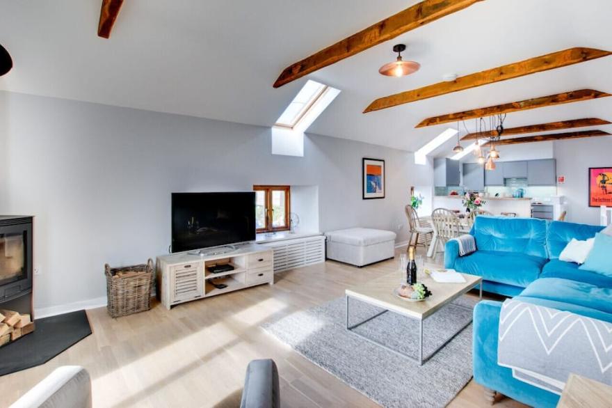 Traeth Barn - Three Bedroom House, Sleeps 5