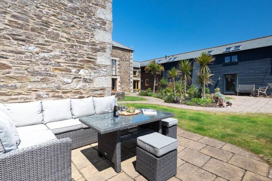 Traeth Barn - Three Bedroom House, Sleeps 5