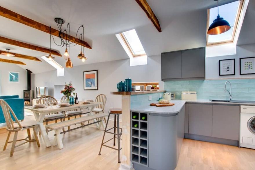 Traeth Barn - Three Bedroom House, Sleeps 5