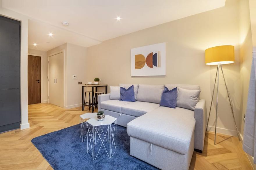 Apartment 5 Hudson Quarter Luxury Apartments - sleeps 4 guests  in 1 bedroom