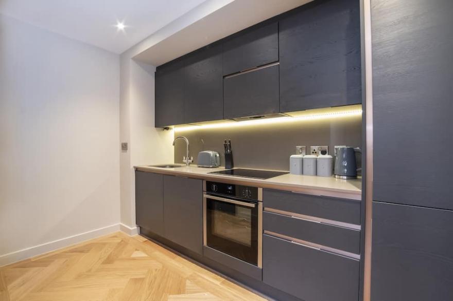 Apartment 5 Hudson Quarter Luxury Apartments - sleeps 4 guests  in 1 bedroom