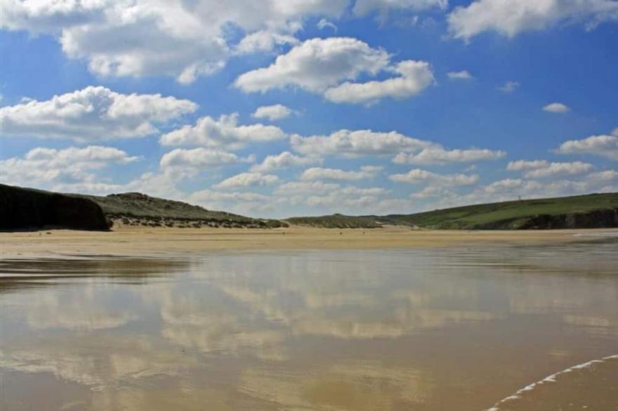 Curlew Cottage, pet friendly sleeps 4 near Crantock