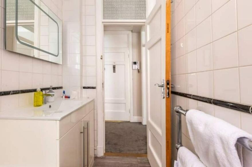 Lovely Mayfair London Flat