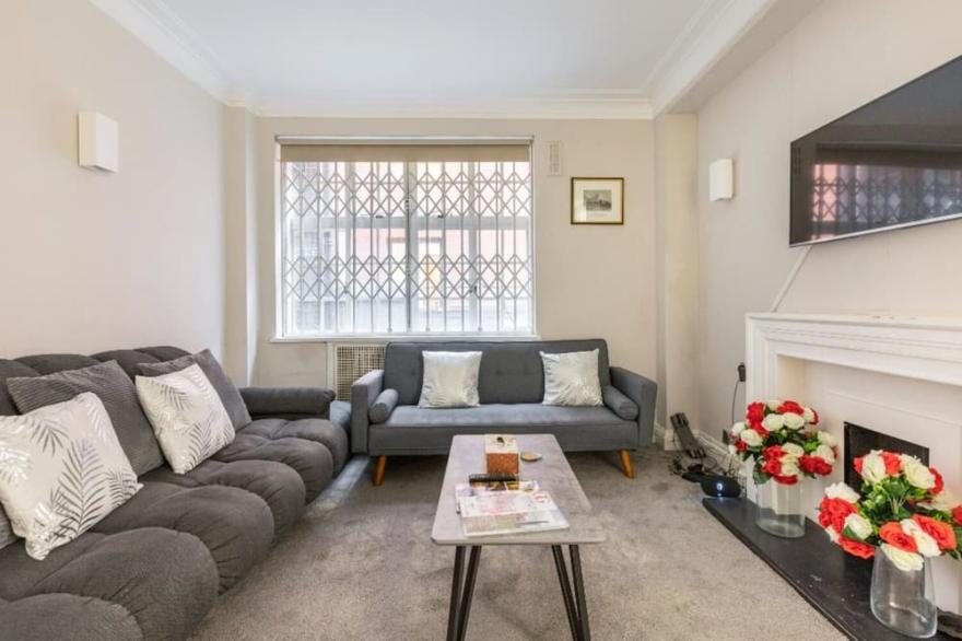 Lovely Mayfair London Flat