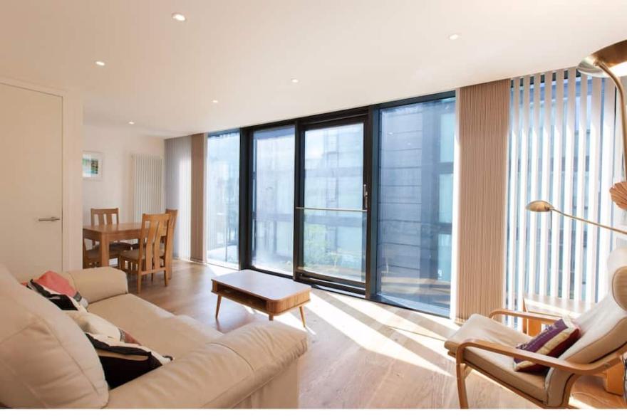 Pass the Keys | Elegant and Modern Apartment at the Meadows, in Central Edinburgh