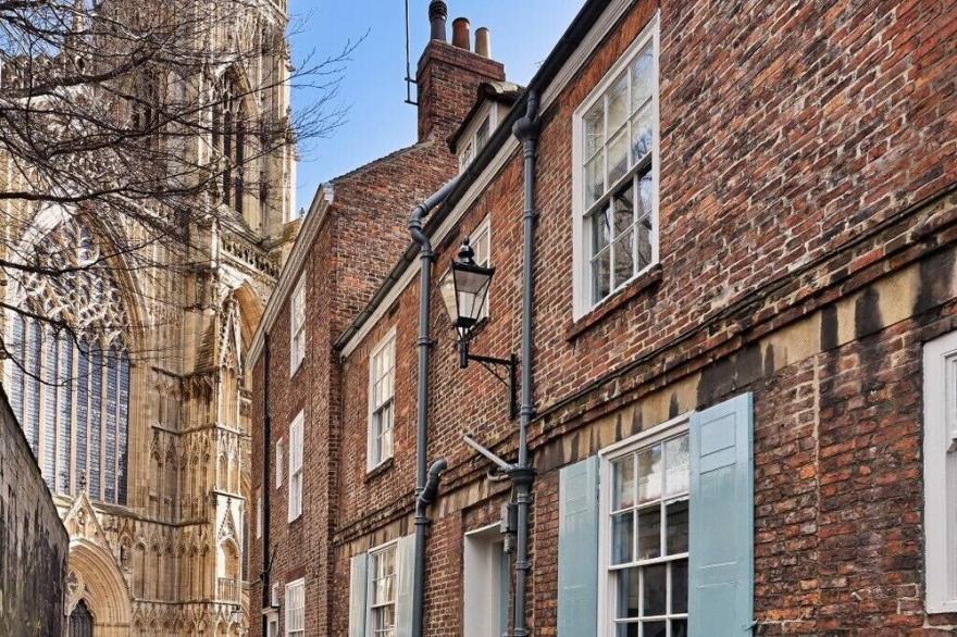 Outstanding historic townhouse in city centre next to York Minster (sleeps 2-8)
