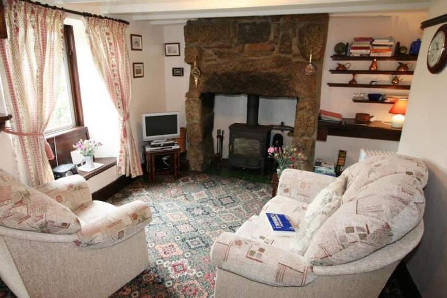 Honnor Cottage, a grade 2 terraced cottage in St Buryan just 3 miles from the renowned open-air Minack Theatre