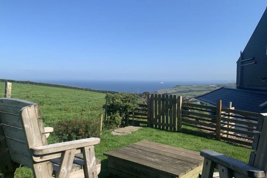 Little Pol is a pet friendly cottage located on the outskirts of Boscastle with easy access to coastal paths