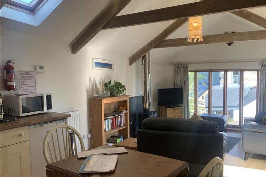 Little Pol is a pet friendly cottage located on the outskirts of Boscastle with easy access to coastal paths