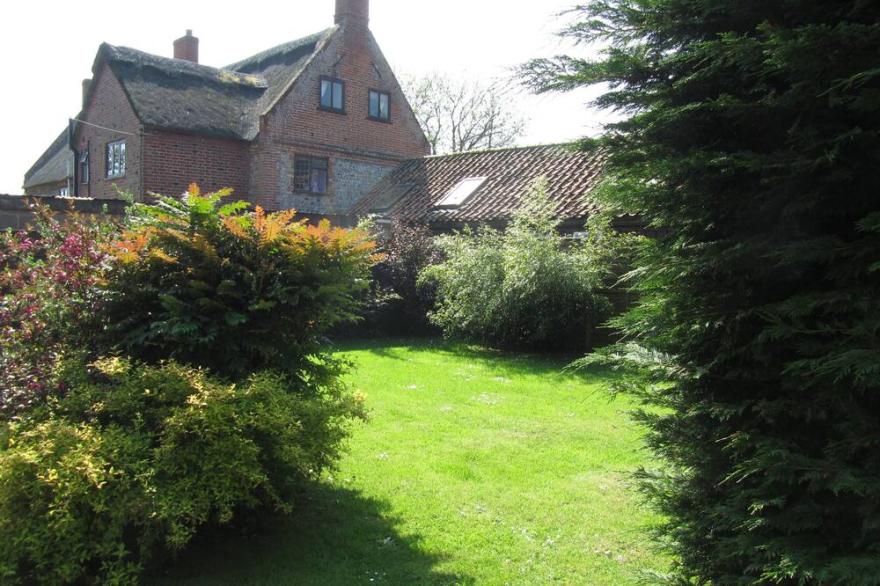 Tanglewood Cottage - Set Around An Old Farmyard In A Village Location