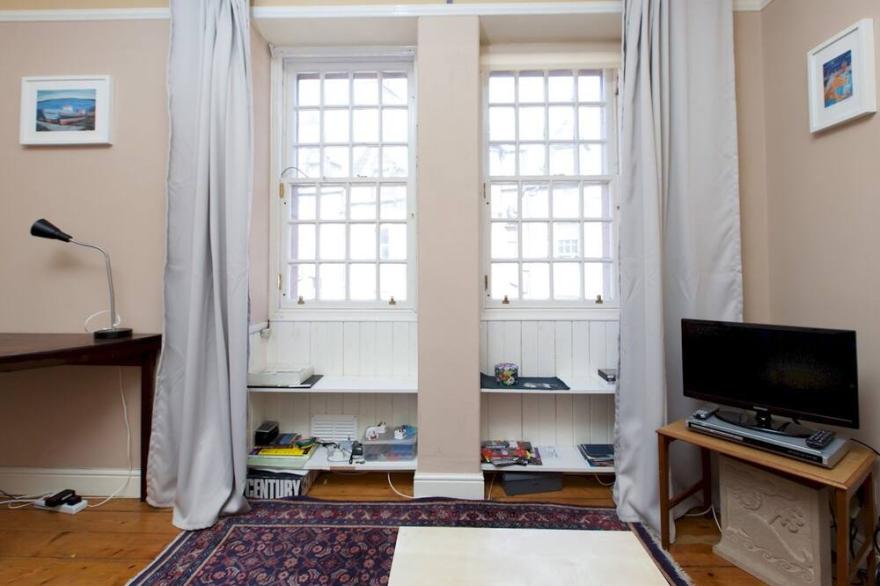 Pass the Keys | Historic Dean Village Treasure, Sleeps 4/Pet free!