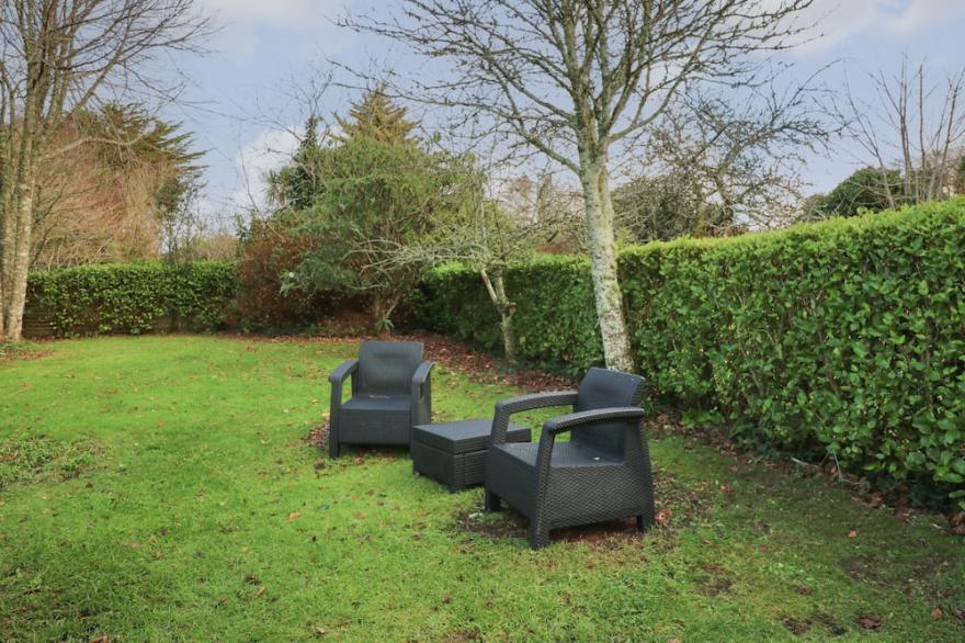 TREGONNING LODGE, pet friendly, with a garden in Rosudgeon