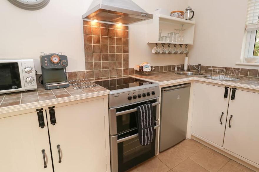 TREGONNING LODGE, pet friendly, with a garden in Rosudgeon