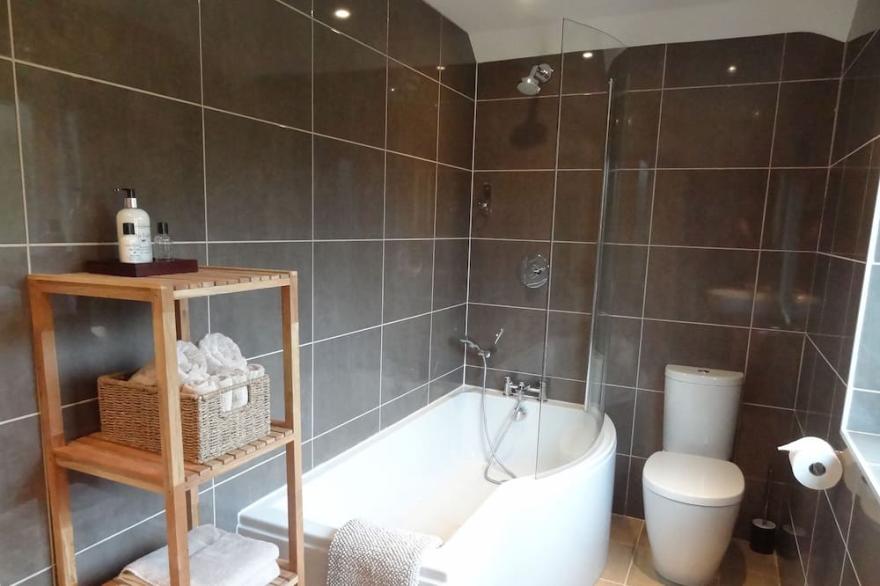 Beautiful Coach House In Helensburgh, Argyll, Near Loch Lomond