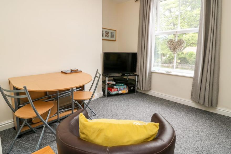 THE PEBBLES, pet friendly, country holiday cottage in Hornsea