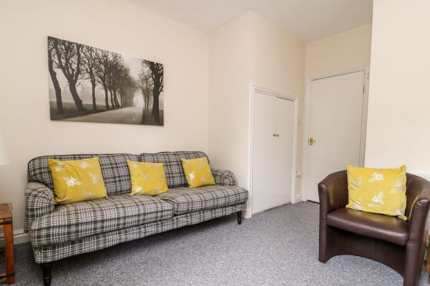 THE PEBBLES, pet friendly, country holiday cottage in Hornsea