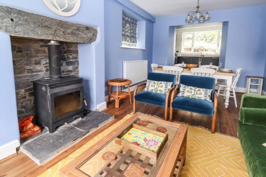 ESTCOTE, character holiday cottage, with open fire in Hawkshead