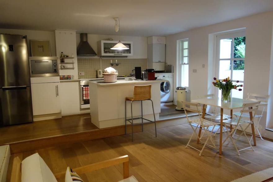 Five Star Super-host Belsize Garden Apt