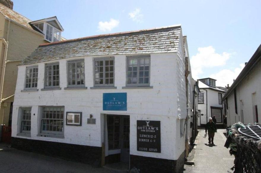 Harbour Loft, a delightful 15th century building in the heart of Port Isaac overlooking the harbour and beach
