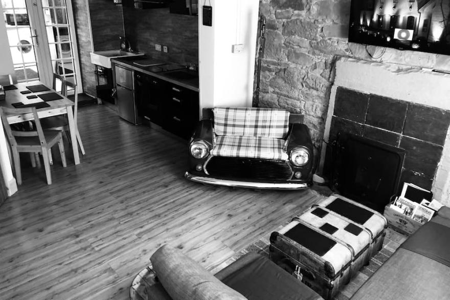 Quirky 3 Bedroom Cottage, Sleeps 7 Guests