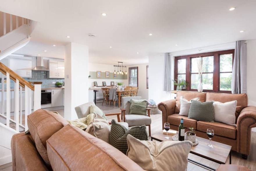 Rosenwyn Barn -  a cottage that sleeps 6 guests  in 3 bedrooms