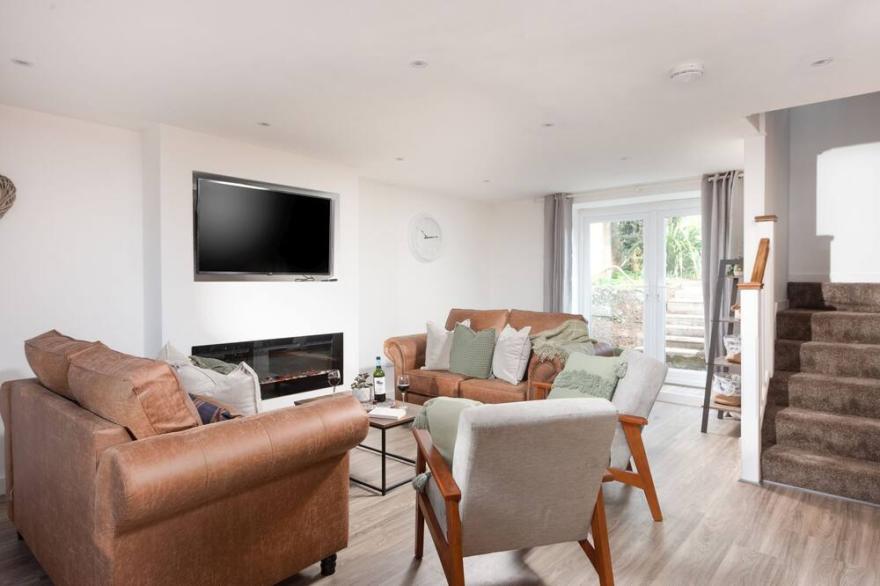 Rosenwyn Barn -  a cottage that sleeps 6 guests  in 3 bedrooms