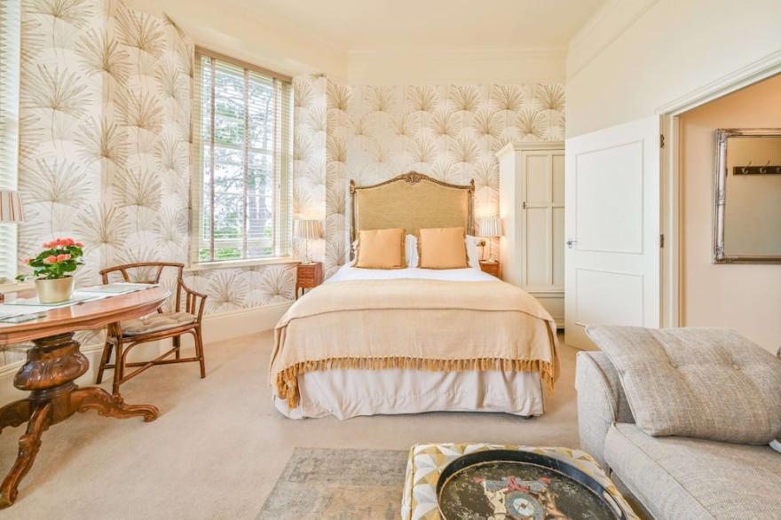 Apartment 7 - The Muntham Luxury Apartments. Spacious Bright First Floor Studio Apartment