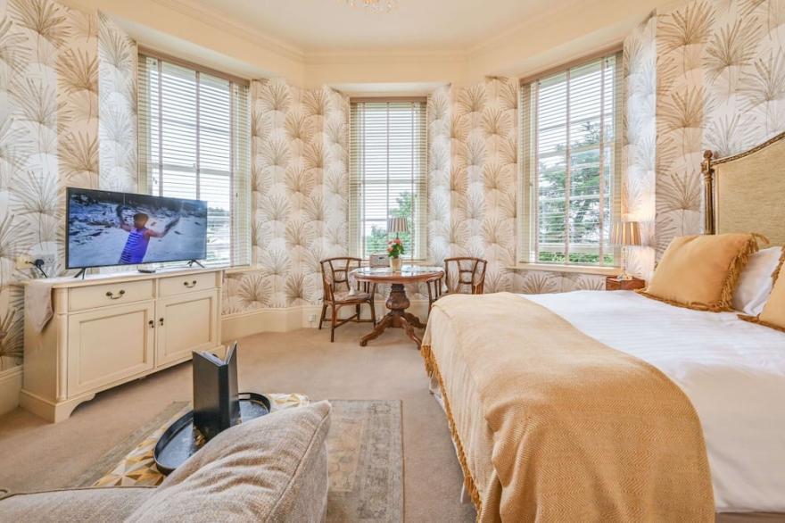 Apartment 7 - The Muntham Luxury Apartments. Spacious Bright First Floor Studio Apartment