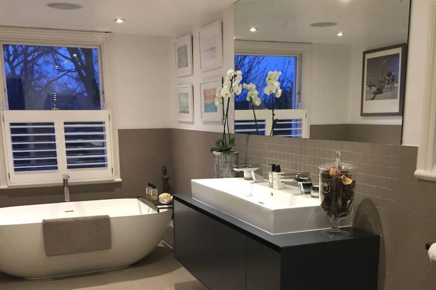 Beautiful 5 bed home, 3 bath 3 reception room family house in Clapham,