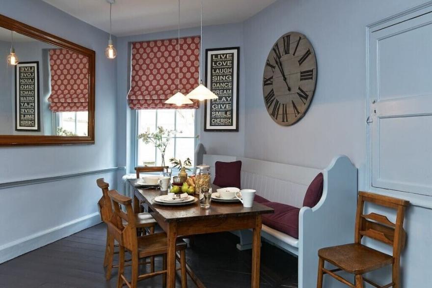 Outstanding historic townhouse in city centre next to York Minster (sleeps 2-8)