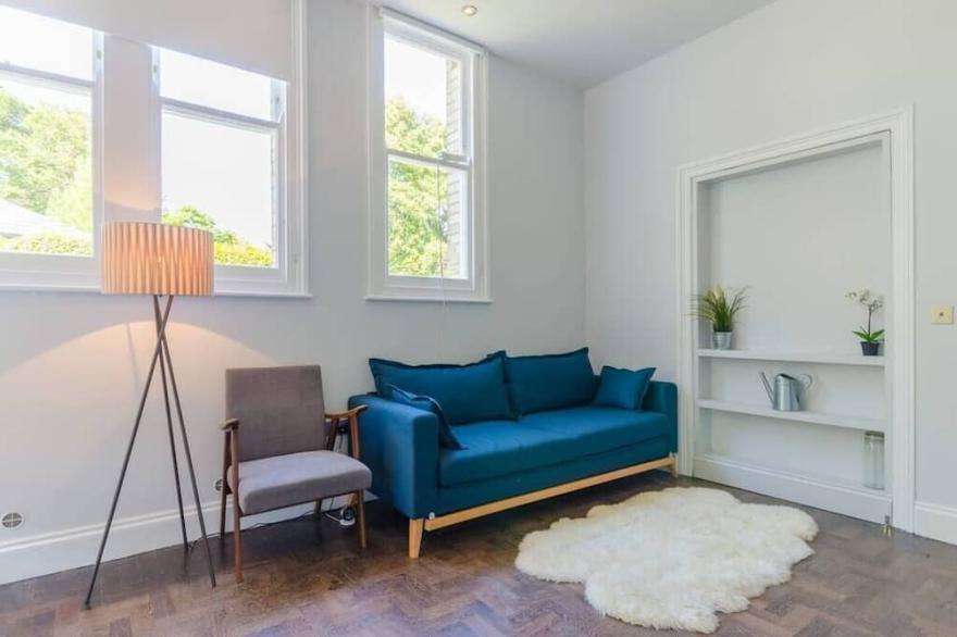Luxurious Victorian Classroom Flat in converted school-house
