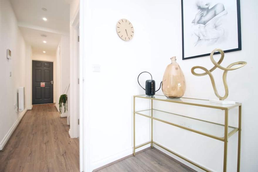Long Stay Offer - The North - 3 Bed Flat w/Parking