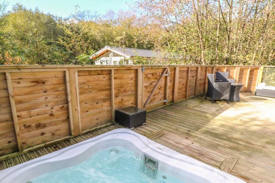 2 MILLER'S ISLAND, pet friendly, luxury holiday cottage in Lanreath