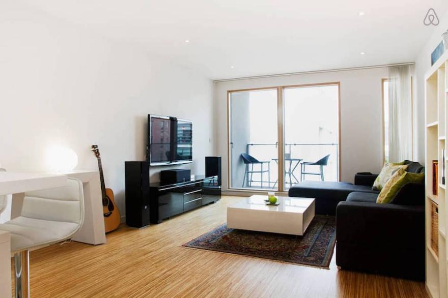 Beautiful & Perfectly Located Ultra-Modern Flat