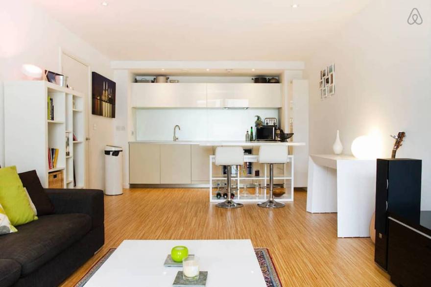 Beautiful & Perfectly Located Ultra-Modern Flat