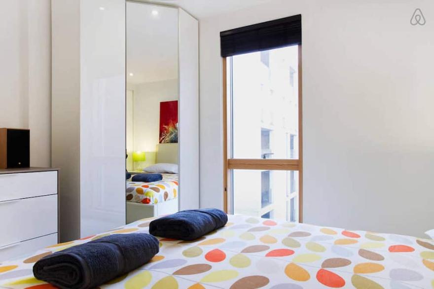 Beautiful & Perfectly Located Ultra-Modern Flat