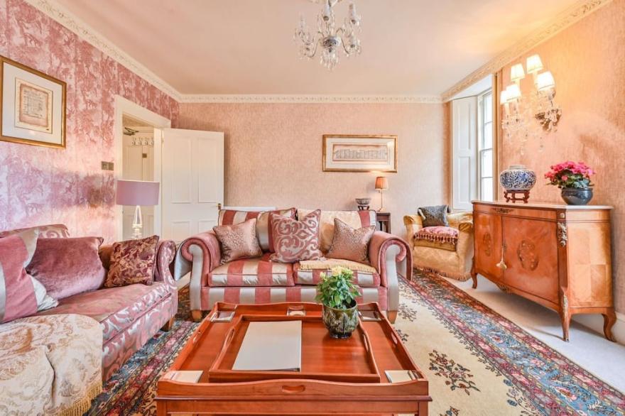 Luxury three bedroom Town House for up to 5 people with private hot tub.