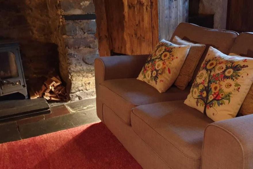 Deer House - cosy cottage in Wales