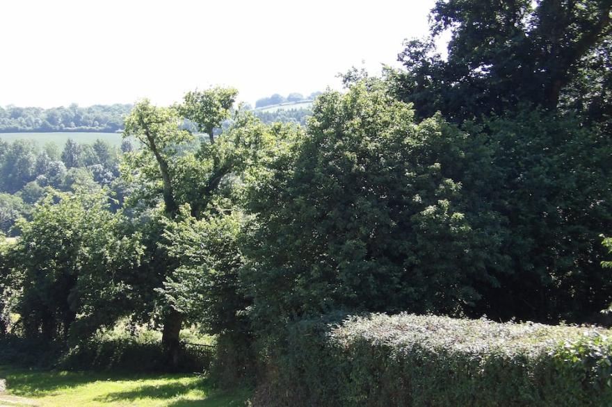 Stunning countryside cottage and location, with private garden, Devon