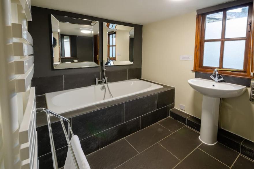 Langdale Retreat - Two Bedroom Apartment, Sleeps 4