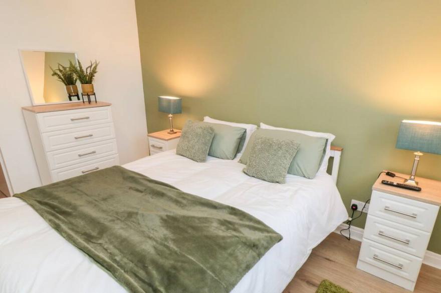 4 MAYPOLE GREEN, pet friendly, with a garden in Fylingthorpe