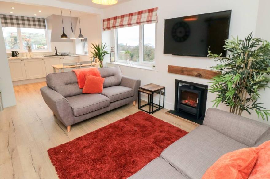 4 MAYPOLE GREEN, pet friendly, with a garden in Fylingthorpe