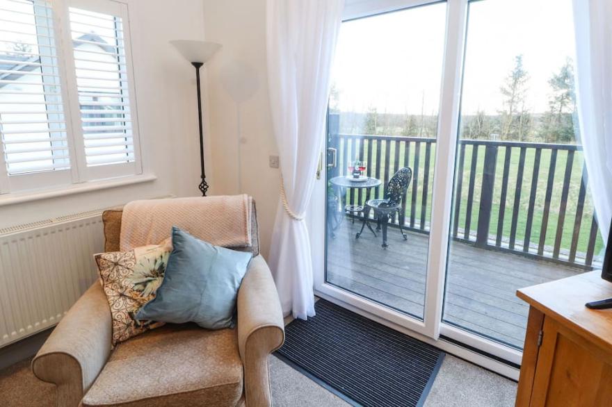 SQUIRREL COTTAGE, family friendly, with pool in Penruddock